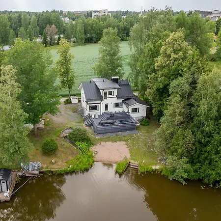 Villa Gaia! - Luxury With Jacuzzi And Close To Trainstation 10 Minutes From City! 1,5 To Helsinki