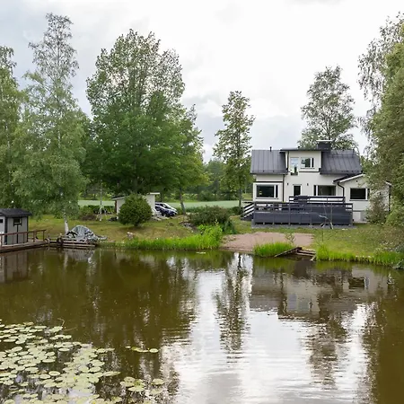 Gaia! - Luxury With Jacuzzi And Close To Trainstation 10 Minutes From City! 1,5 To Helsinki Villa Tampere