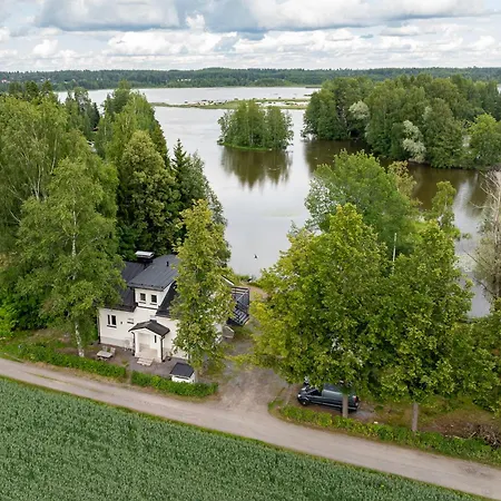 Villa Gaia! - Luxury With Jacuzzi And Close To Trainstation 10 Minutes From City! 1,5 To Helsinki